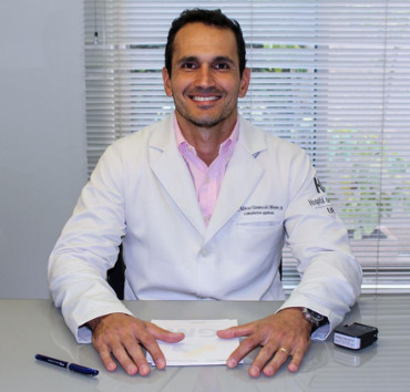 Dr. Marcos Tavares